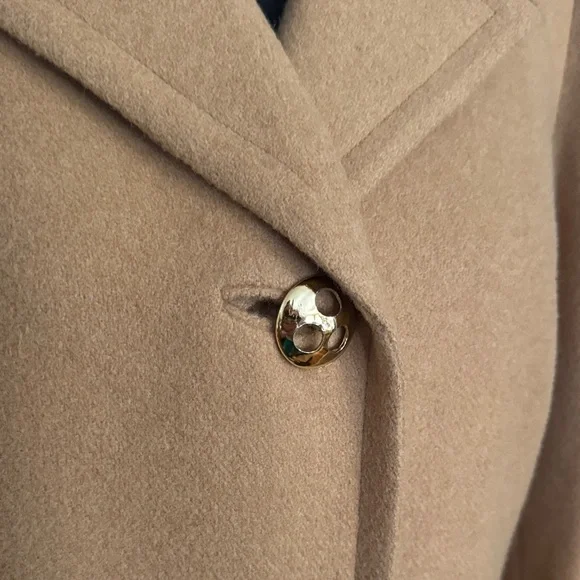 Elegant Tan Camel Hair Coat - Picture 3 of 13